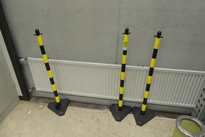 3x Absperrpfosten